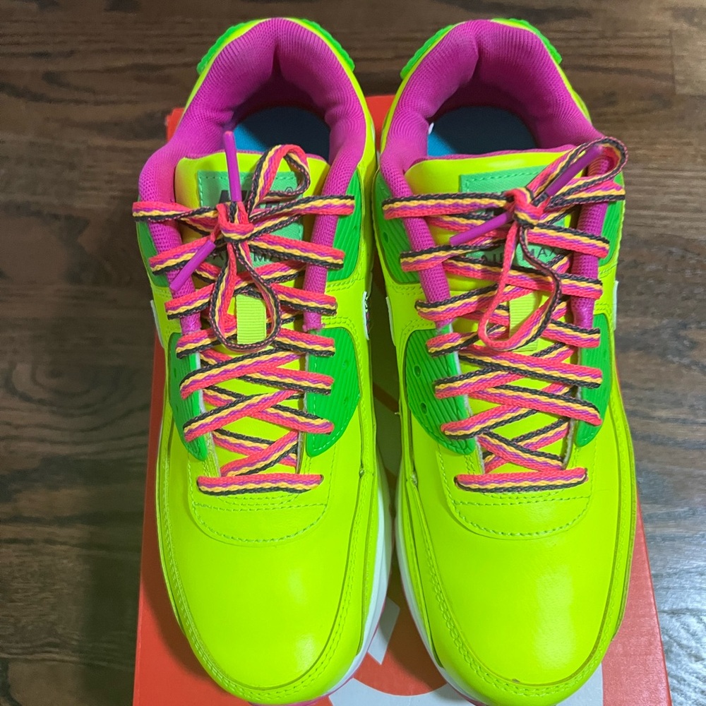 Nike Air Max 90 LTR (GS) | Color-Volt/Multi-Color/Fire Pink - Picture 4 of 10